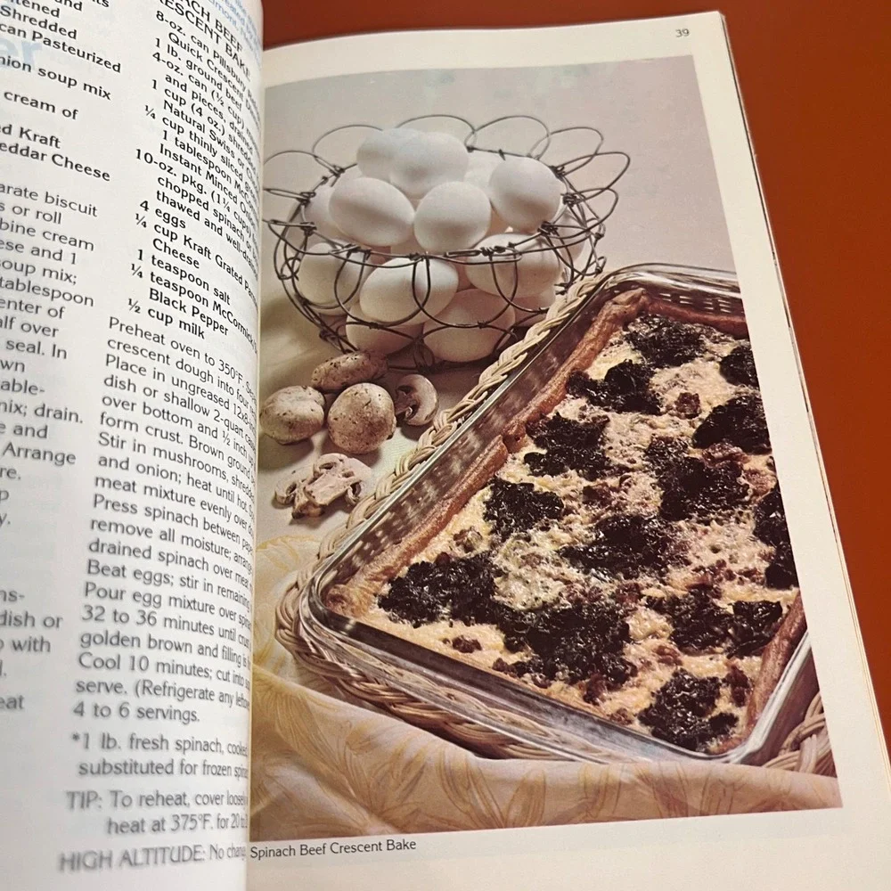 Vintage Pillsbury America's Bake-Off Cookbook 100 Winning Recipes Bake-Off‎ 27